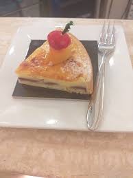 Altro piatto lucchese particolare è la torta d'erbi , originario della zona di pontremoli, è un dessert tipico e particolare per la sua perfetta capacità di mischiare dolce e salato offrendo al palato un gusto unico. Meucci Pasticceria Lucca Ristorante Recensioni Numero Di Telefono Foto Tripadvisor