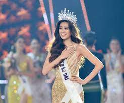 Với chủ đề my vietnam, tập 5 series digital road to miss universe 2020 đãđưa hoa hậu khánh vân đến với các địa điểm nổi tiếng của việt nam như tp.hcm, long hải… cùng với sự đồng hành đầy bất ngờ của hai thành viên team nón lá từ vietnam why notmâu. Lai Lá»‹ch Cá»§a Tan Hoa Háº­u Khanh Van Sá»'ng Trong CÄƒn Há»™ Sang Trá»ng Tá»± Mua Xáº¿ Há»™p Xá»‹n