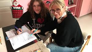 Ma fille était en dépression": cette maman de six enfants contrainte  d'opter pour l'école à la maison (et elle "ne le regrette pas")