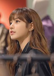 15 Female Idols Who Look So Flawless With Bangs You Might Want To Try Them Too Koreaboo Blackpink Lisa Beauty Hair Styles