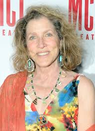 Carly Simon's sisters Joanna and Lucy die of cancer one day apart