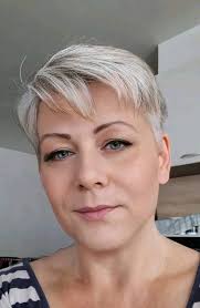 Easy and quick hairstyles for low-maintenance looks