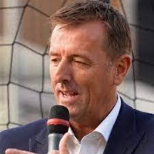 Nicky Dickson's Instagram, Twitter & Facebook