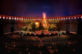 Budaya indonesia sangat berbeda dari budaya barat karena ada perbedaan dalam pengalaman, sistem keyakinan, hierarki, agama, pengertian tentang waktu, hubungan spasial, dan banyak lagi. Opening Ceremony Asian Games 2018 Beri Kejutan Ragam Budaya Indonesia