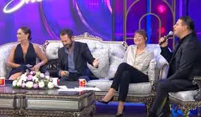 9 yıllık aradan sonra yeniden ekrana gelmeye başlayan 'i̇bo show' i̇bo show'un cumartesi akşamı yayınlanacak olan yeni bölüm konukları ise; Ibo Show Ne Zaman Ibo Show Saat Kacta Hangi Kanalda Canli