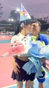Kenh14.vn - Phương Oanh mừng tuổi mới, "khóa môi" Shark... | Facebook