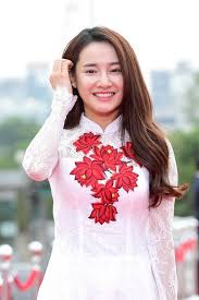 Nhã phương xinh lung linh, minh hằng khiến fans việt mát mặt. Nha PhÆ°Æ¡ng Ná»•i Báº­t Vá»›i Ao Dai Tren Tháº£m Ä'á» Xá»© Kim Chi