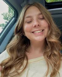 Emily Suter's Instagram, Twitter & Facebook