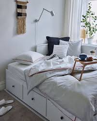 Kleine Schlafzimmer Konnen Eine Echte Herausforderung Sein Mit Diesen Tipps Und Ideen Konnen Sie Ihr Kleines Schlaf Ikea Tagesbett Hemnes Tagesbett Bett Ideen