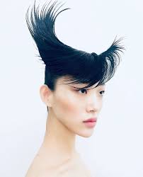 Givenchy Couture Puts An Aerodynamic Twist On Punk Hair In Paris Punk Hair Hair Givenchy Couture
