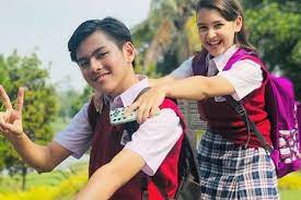 Seberapa taunya kamu sama dari jendela … dari jendela smp adalah salah satu novel yang saya baca pada masa smp, usia empat belas atau lima belas tahun. 10 Potret Kedekatan Pemain Sinetron Dari Jendela Smp Yang Bikin Baper