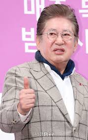가족과 등을 지고, 여자 친구도 배신했다. ê¹€ìš©ê±´ ì—¬ìžì¹œêµ¬