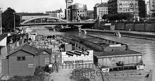 Badeschiff In Wien 1930 Timeline Classics Timeline Images 1930er 1930s Vienna Austria Osterreich Donaukanal Donau Uran Wien Wien Osterreich Osterreich