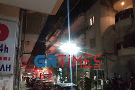 Στις φλόγες τυλίχθηκαν εγκαταλειμμένα βαγόνια στην θεσσαλονίκη. Fwtia 8essalonikh Tylixthke Stis Floges Diameriza Eidhseis Pagenews Gr