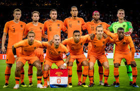 Het nederlands voetbalelftal is een team van mannelijke voetballers dat nederland vertegenwoordigt in internationale wedstrijden. Het Nederlands Elftal