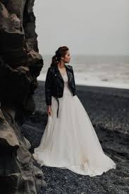 Seid dabei bei meiner brautkleider anprobe! Die 130 Besten Ideen Zu Lederjacke Und Brautkleid Motorrad Rock N Roll Biker Braut Und Boho Hochzeit Klassisches Hochzeitskleid Boho Hochzeit Hochzeitskleid
