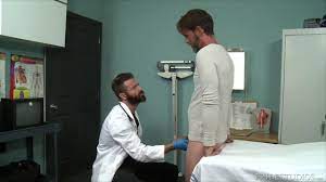 MenOver30 - Patient Gets Hard As Dr Checks His Balls - Video Porno Gratis -  YouPornGay