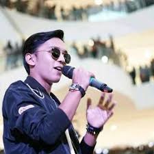 Jika menyakiti aku bisa membuatmu bahagia. Berakhirlah Sudah Song Lyrics And Music By Aiman Tino Arranged By Rafasetya Vega On Smule Social Singing App