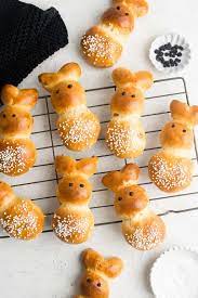 Originating among german lutherans, the easter hare originally played the role of a judge. Zopfhasen Easter Bunny Rolls With Step By Step Photos Eat Little Bird
