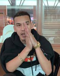 Sehinggakan foto 'shirtless' yang dikongsikannya turut membuatkan pengikut wanita 'pecah ovari'. Hairiwhuut Mk K Clique Videos Facebook