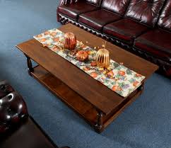 This elegant table runner can spruce up dining, foyer, console or coffee tables while still showing off the surface of furniture. Table Runner An Easy Way To Add Color Style To Rooms Supreme Accents