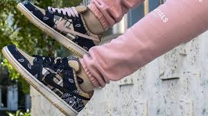 In many ways, the travis scott x nike sb dunk low is reminiscent of early nike sb releases from the 2000s, when nike was experimenting with materials and patterns. Travis Scott X Nike Sb Dunk Low Cactus Jack Where To Buy Ct5053 001 The Sole Supplier