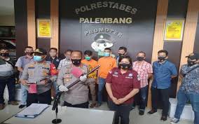 Check spelling or type a new query. Dua Saudara Pelaku Pembunuhan Sadis Di Kertapati Serahkan Diri Bagian 1