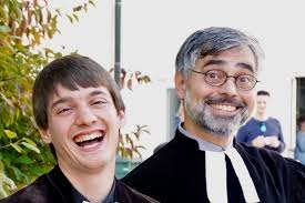 Michael Héran, unser neuer Vikar, wurde heute in sein Amt eingeführt. Nach  einem feierlichen Gottesdienst gab es viele Glückwünsche und beim  fröhlichen Kirchenkaffee viel Gelegenheit zum „Beschnuppern“. Lieber  Michael: Herzlich willkommen. Gottes