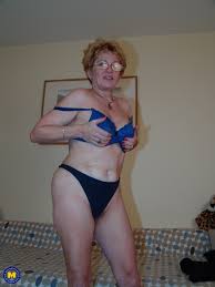 Mature fatty Kinky Carol highlights her big ass - Nude in the yard