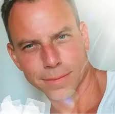 Found a good one guys🤣🤣 Erik and Lyle Menendez stans are wild 🤣