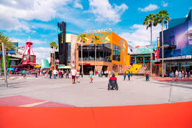I just called guest services, and they told me that most restaurants and shops do accept apple pay (she emphasized most, not all). Universal Citywalk How The Reopening Works