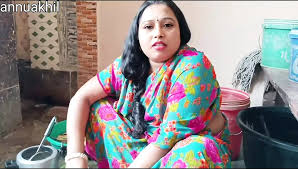 Desi Stepmother Sucks Cum in Mouth: Indian Close-up Porn