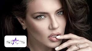 Carole lombard era una dintre cele mai frumoase femei ale anilor 30 in timp ce clark gable era cel mai ravnit barbat al momentului. Cristina Ich Cea Mai FrumoasÄƒ Femeie Din Romania Se MÄƒritÄƒ Youtube