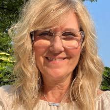 Robert Sigrest's Instagram, Twitter & Facebook