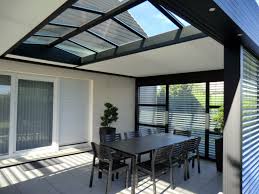 Tweet partager google+ pinterest en savoir plus; Veranda Toit Plat Pour Creer Un Coin Repas Abrite A L Exterieur Sur La Cote D Azur