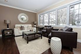 Taupe Wandfarbe Edle Kulisse Fur Mobel Und Accessoires Wandfarbe Wohnzimmer Wohnung Streichen Wandfarbe Beige