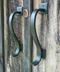 Whether you are redecorating, giving an old piece of furniture a new look, or building something brand new, our decorative… Set Of 2 Gracefully Curved Hand Forged Blacksmith Made Door Pulls Vintage Antique Wrought Iron Look Blacksmithing Metal Working Door Pulls