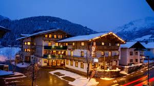 It is located at 47°28′n 12°38′e 7 , in the pillersee valley 5 km east of fieberbrunn. Hotel Edelweiss Hochfilzen Holidaycheck Tirol Osterreich