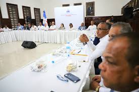 Presidente Abinader asegura soluciones en agua, salud y educación a juntas  de vecinos de Tamboril y Navarrete