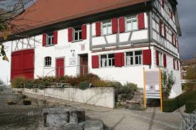 Glastüren sorgen für transparenz und leichtigkeit und noch mehr tageslicht in diele und schlafzimmer. Museum Wirtles Haus Die Deutsche Donau