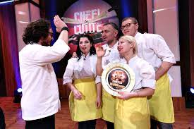 Pe lângă prestigiu, învingătorul ca primi și un premiu de 30.000 de euro. Chefi La Cutite Sezonul Familiilor Finala Familia BÄƒitoi A CaÈ™tigat Antena 1