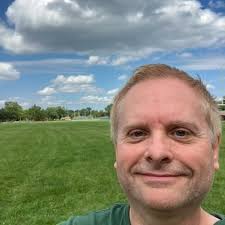 Sé que es SEMANAS tarde, ¡pero mañana por fin voy a tener Navidad con mis  amigos!