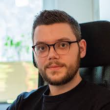 Robin Stickel's Instagram, Twitter & Facebook