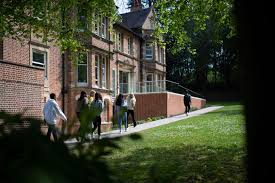 If you have any questions about the information provided, please feel free to get in contact. Internationale Schule In Oxford Internat In Oxford Ef Academy