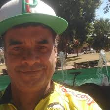 Aqui vemos dois capuzão de Fusca azul 😏