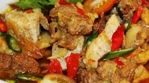 Tengkleng kambing disajikan dengan rasa manis pedas gurih dipakein kol dan potongan tomat. Rica Rica Kambing Top Markotop Sajianlezat Com