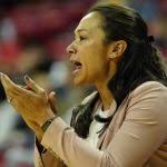 San Diego State Extends Hoops Coach Terry-Hutson Through '23-24 Season