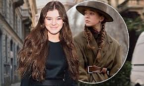 At just 14 years old, steinfeld scored an oscar nomination for best supporting actress for her role in the coen brothers' 2010 true grit remake. I Still Go Through It True Grit Star Hailee Steinfeld 16 Reveals She Had To Be Pulled Out Of School After Being Bullied Daily Mail Online