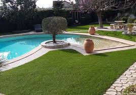 Gazon Synthetique Le Choisir Le Poser Et L Entretenir Pelouse Artificielle Gazon Synthetique Pelouse Et Jardin