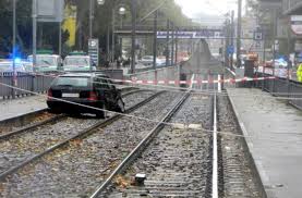 Eine meerjungfrau wurde im seichten. Einen Schweren Unfall Mit Zwei Toten Gab Es Am Dienstag In Karlsruhe Stuttgarter Nachrichten